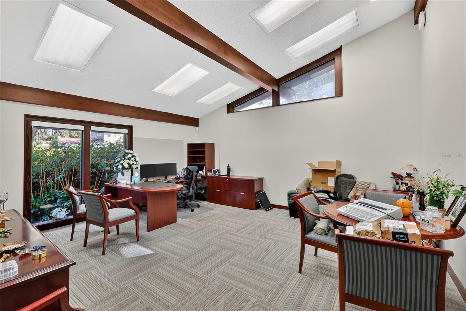 LEESBURG - Commercial Sale