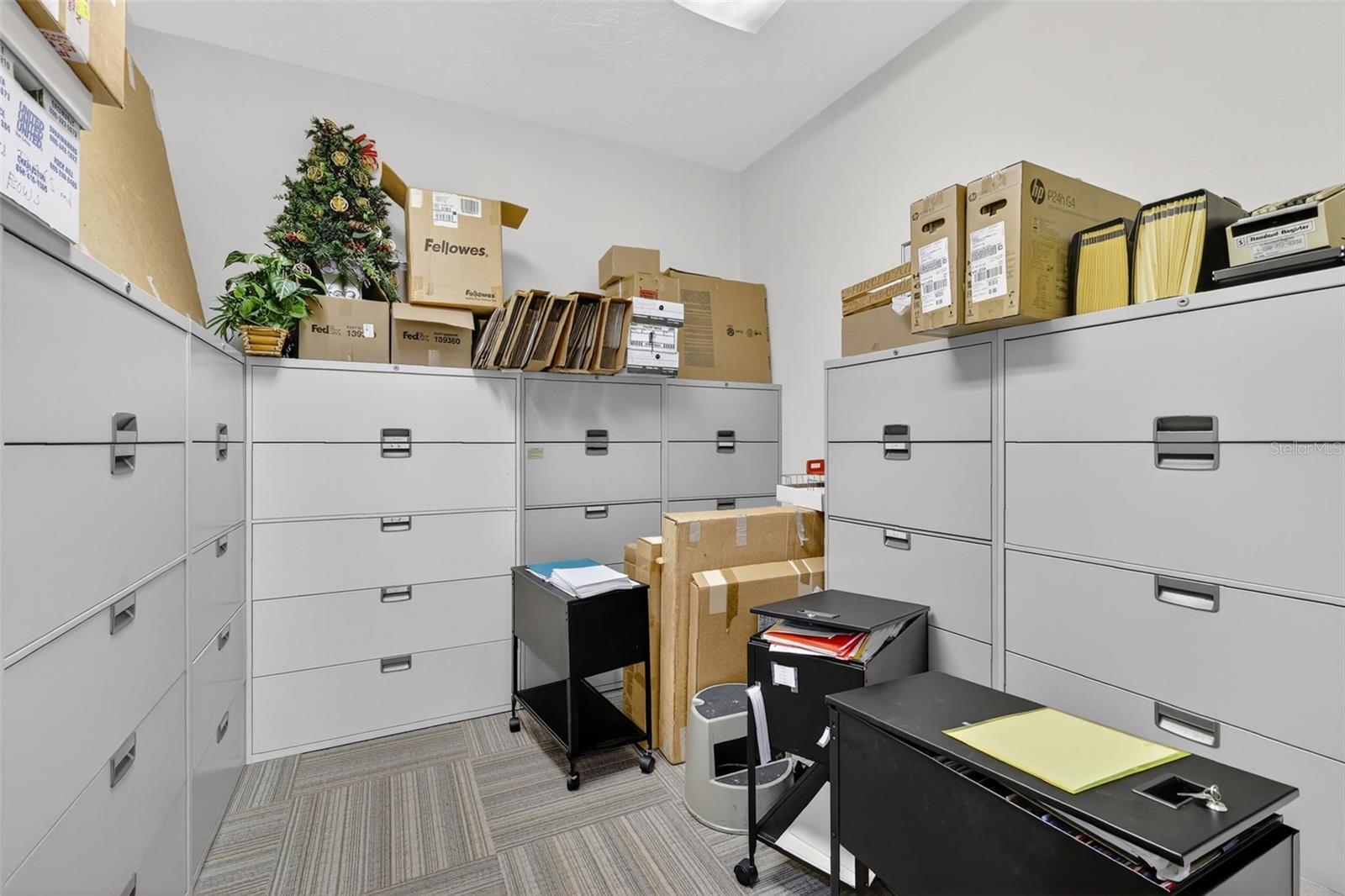 LEESBURG - Commercial Sale