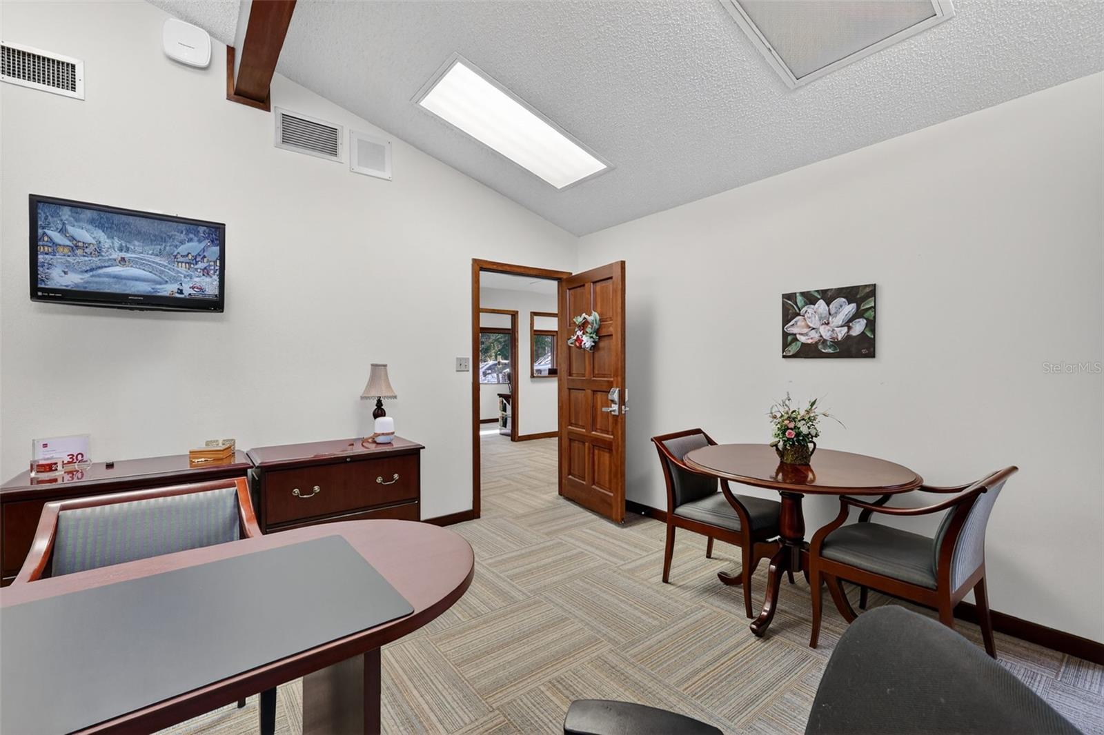 LEESBURG - Commercial Sale