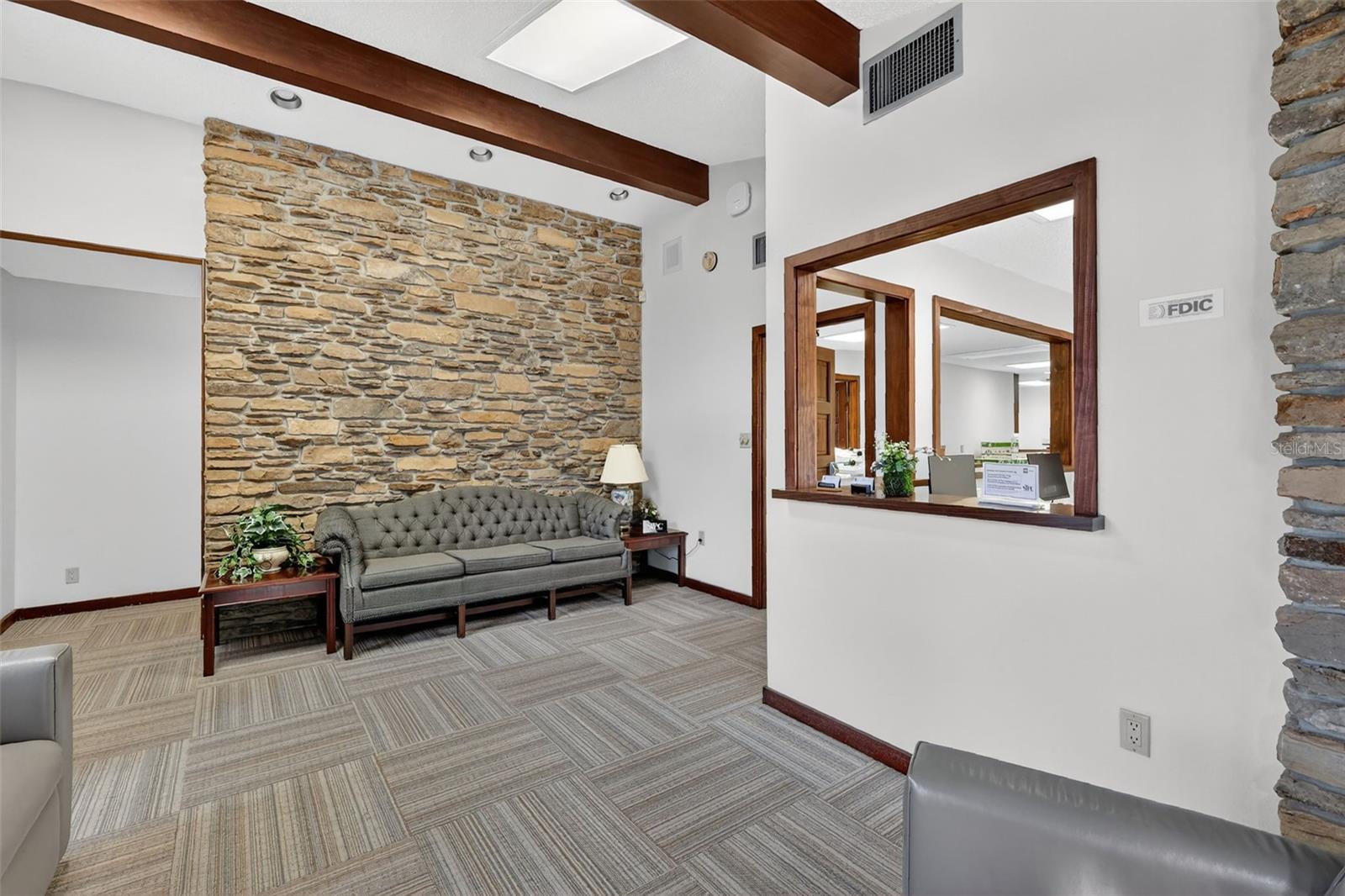 LEESBURG - Commercial Sale