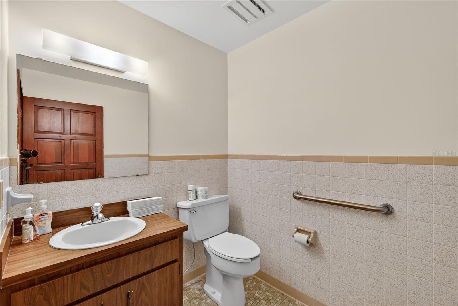 LEESBURG - Commercial Sale