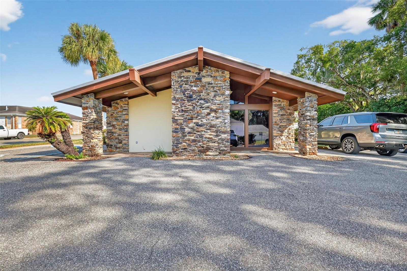 LEESBURG - Commercial Sale