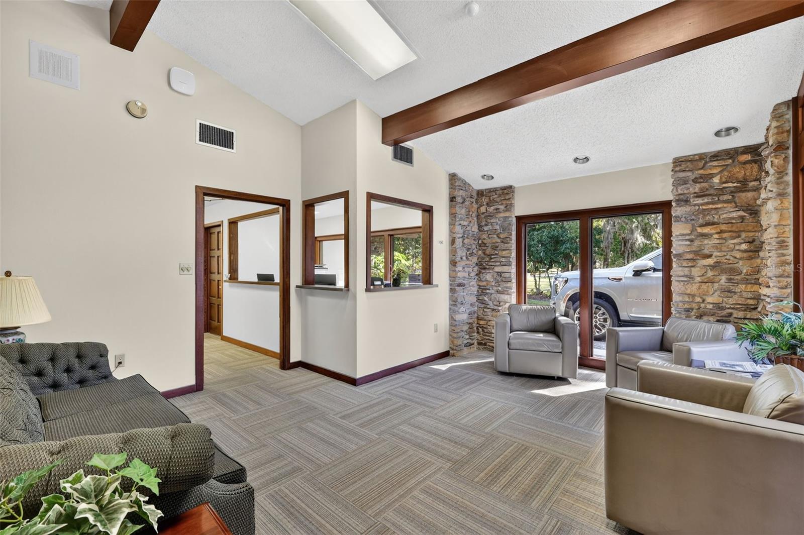 LEESBURG - Commercial Sale