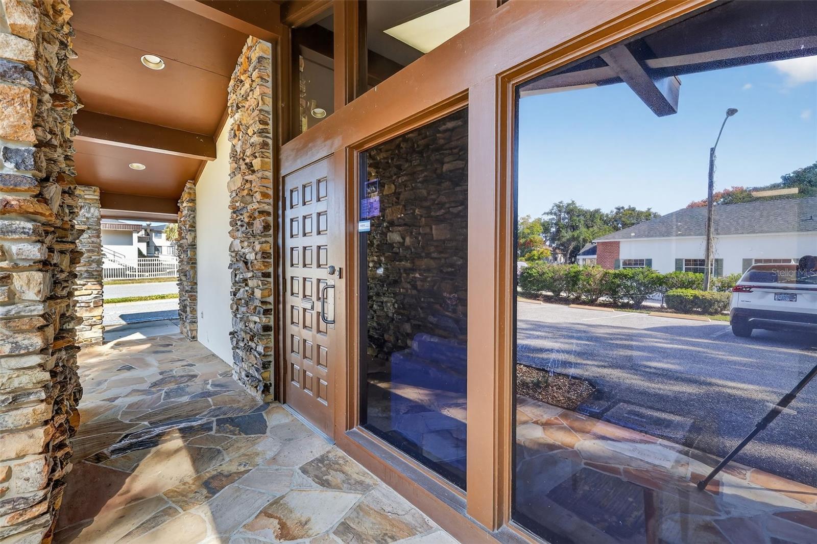 LEESBURG - Commercial Sale