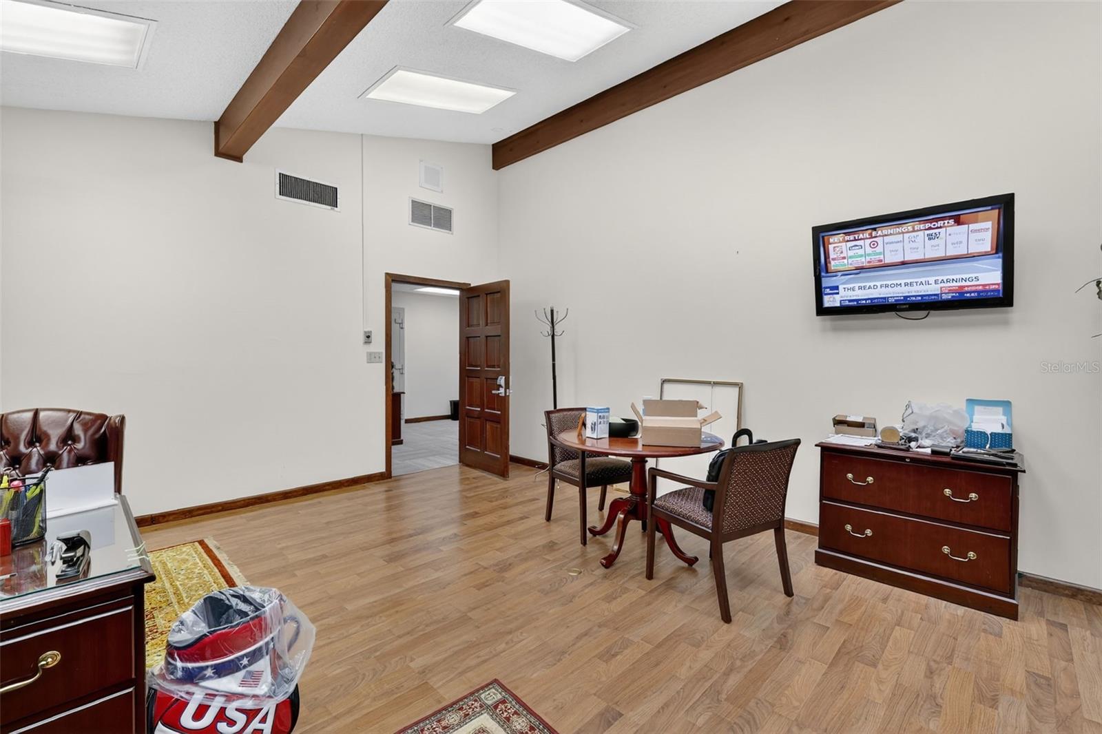 LEESBURG - Commercial Sale