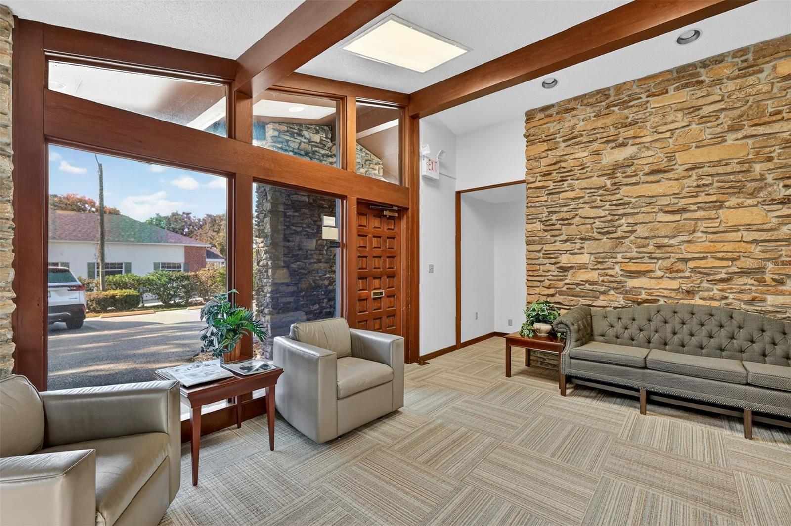 LEESBURG - Commercial Sale