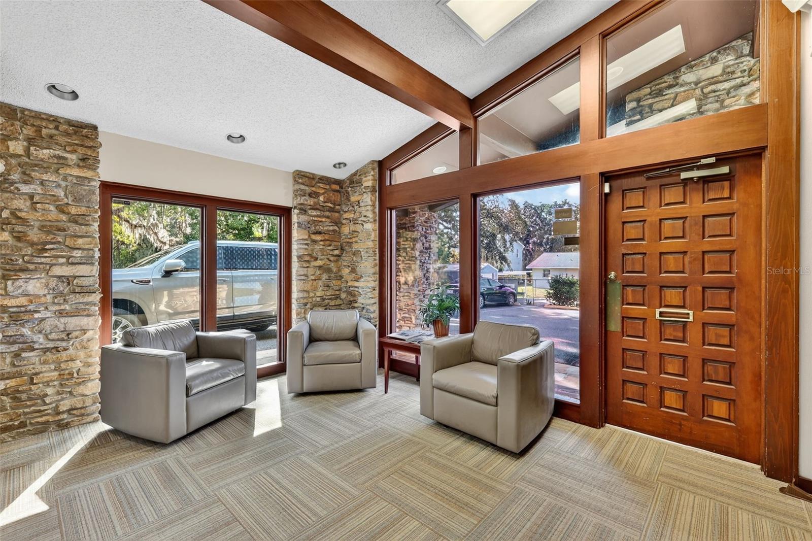 LEESBURG - Commercial Sale