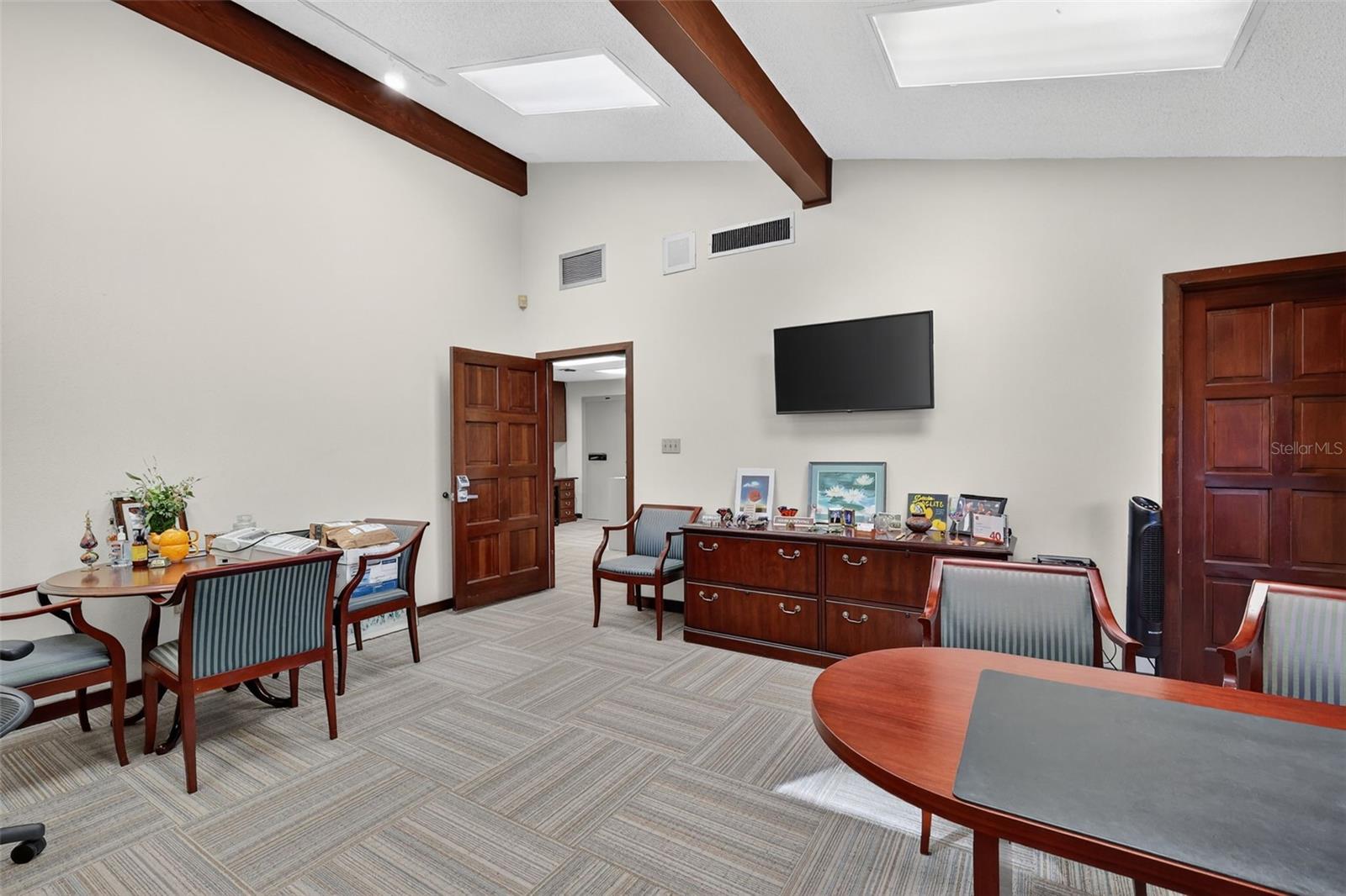 LEESBURG - Commercial Sale