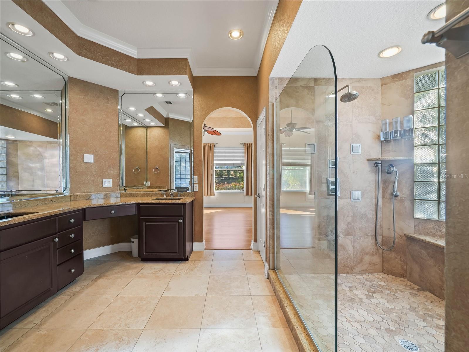 HERON CAY - Residential