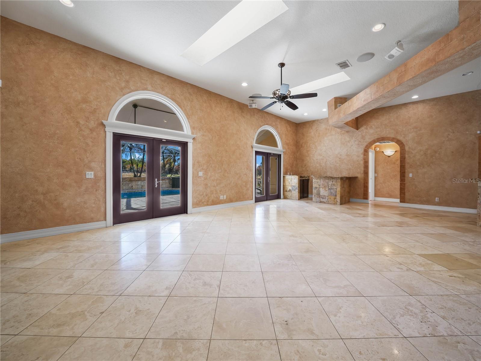 HERON CAY - Residential