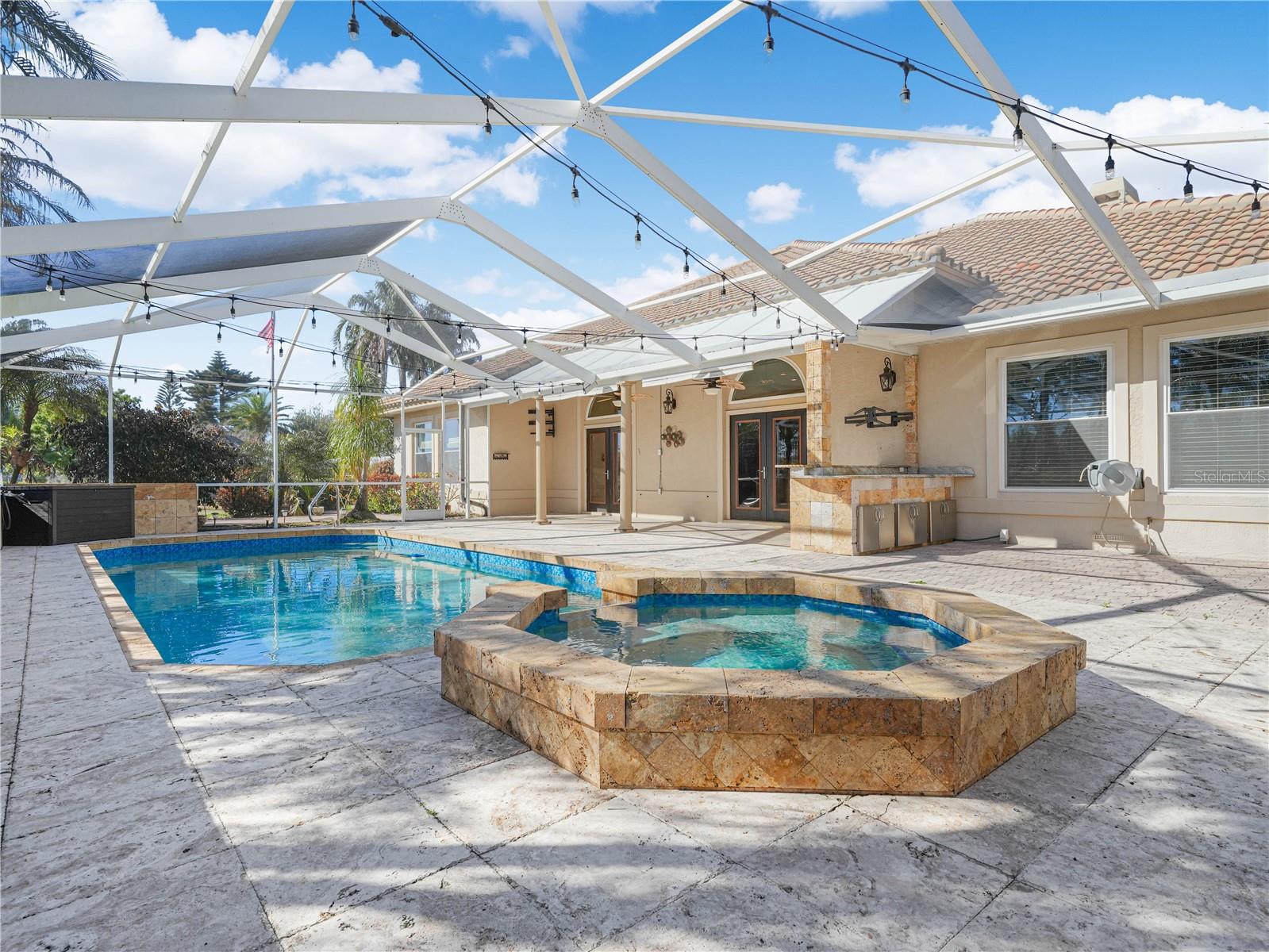 HERON CAY - Residential