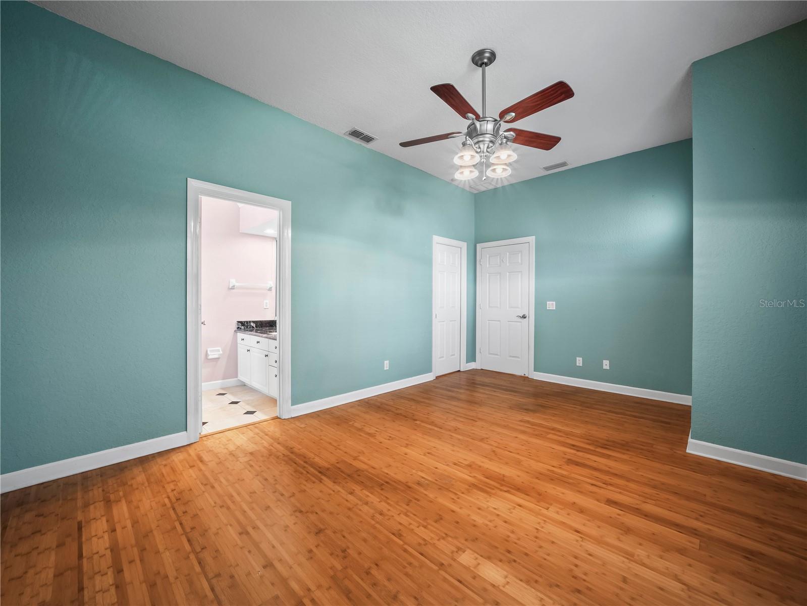 HERON CAY - Residential