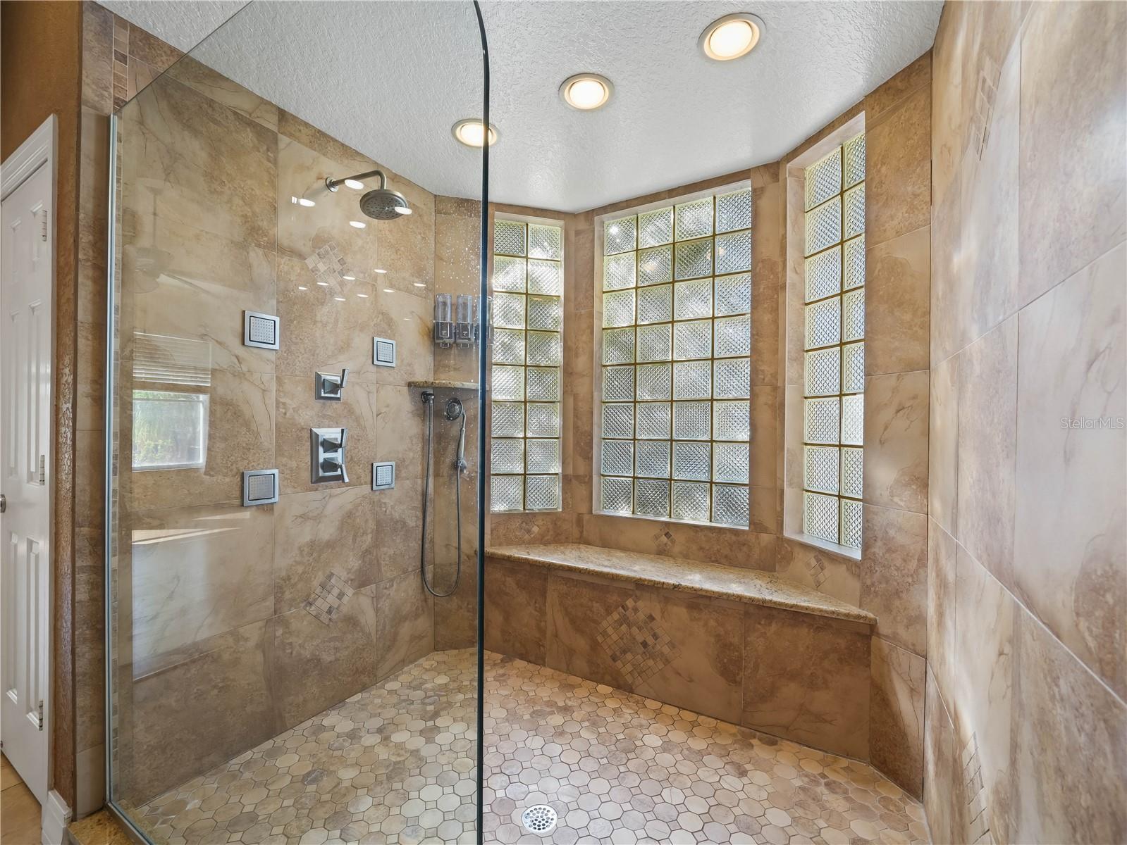 HERON CAY - Residential