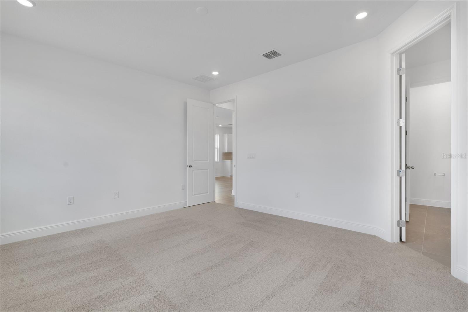 RESERVES AT HAMMOCK OAKS - Residential