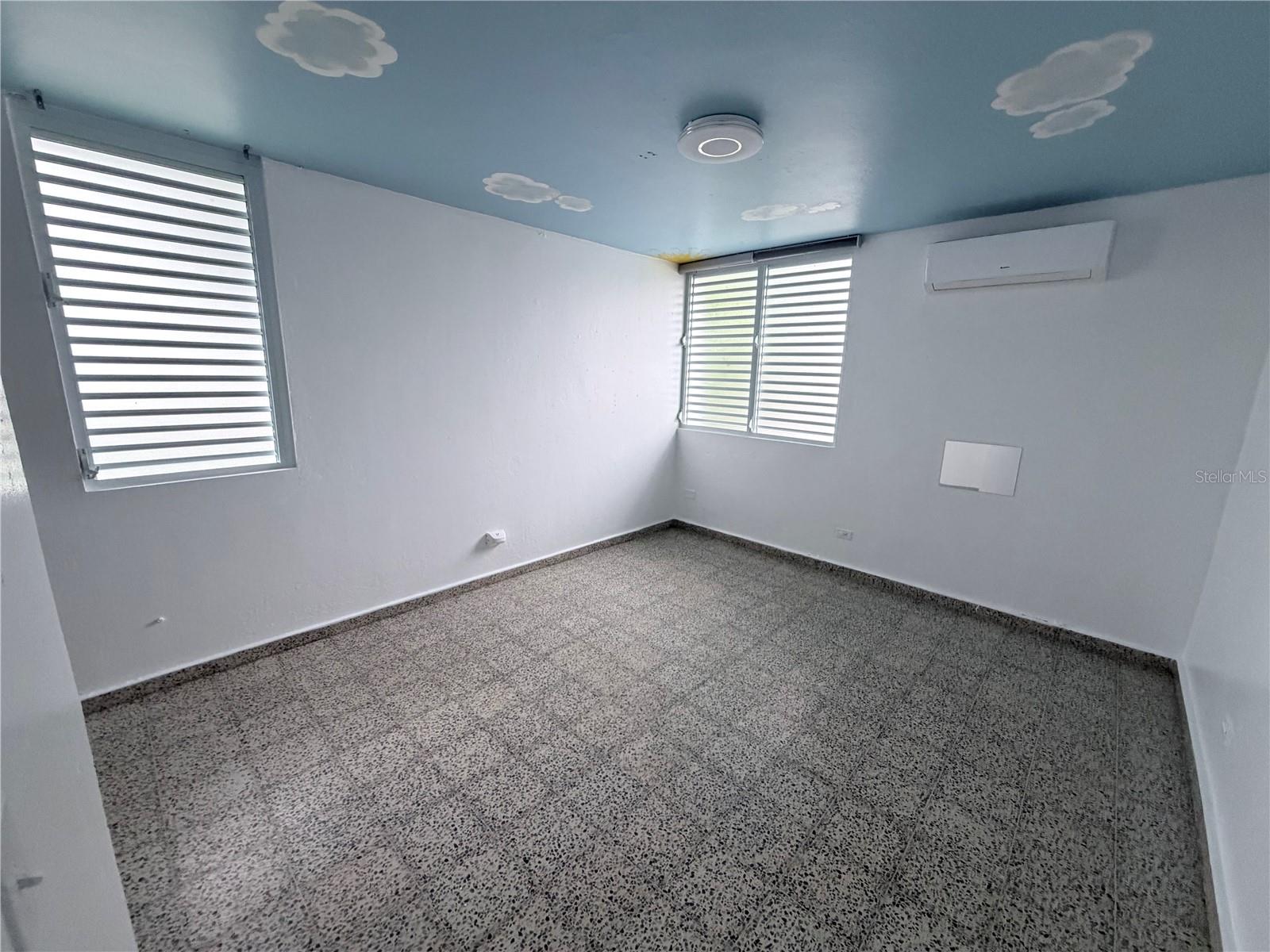 ALTURAS DE TORRIMAR - Residential