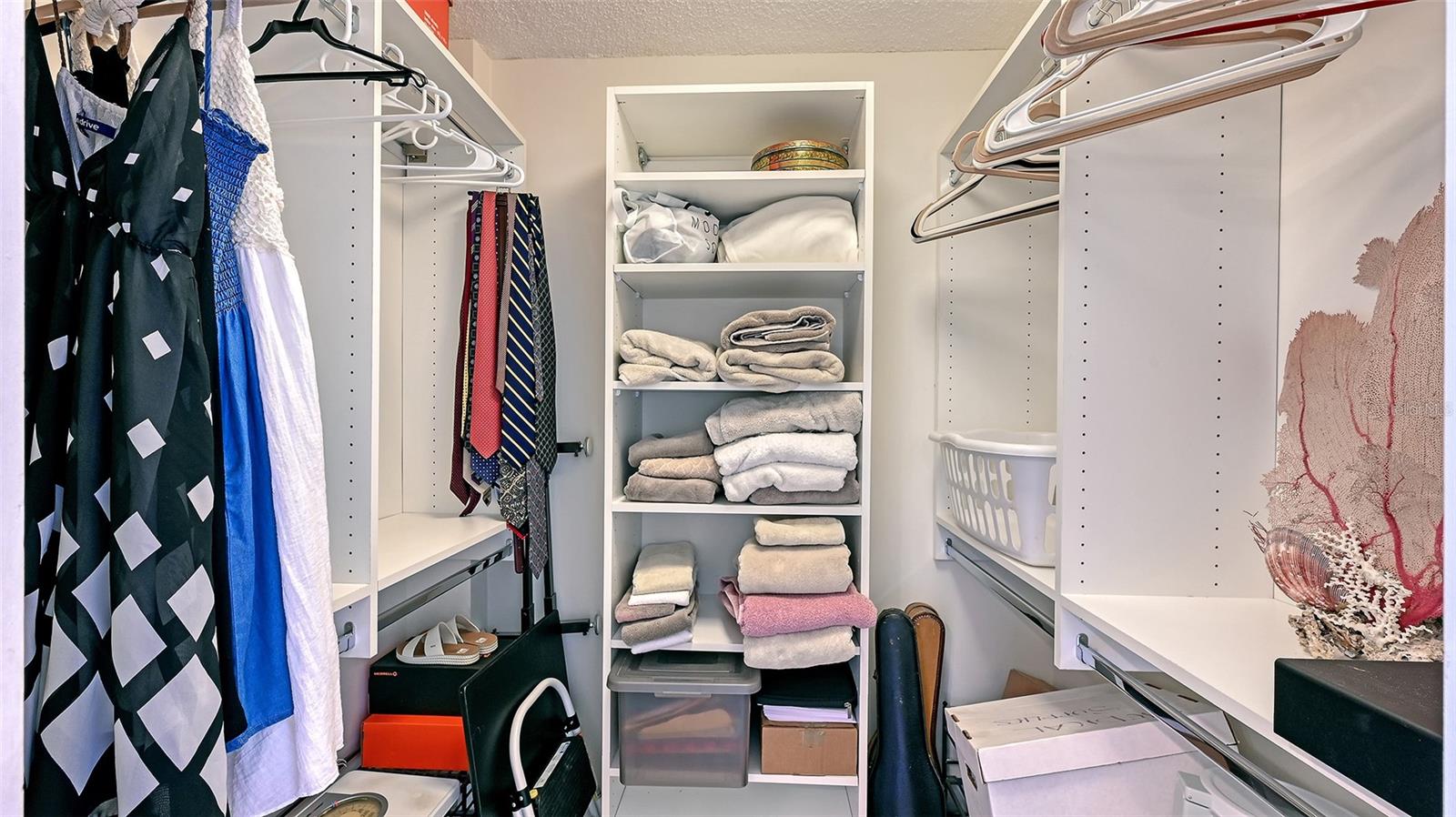 ST ARMAND TOWERS - Residential