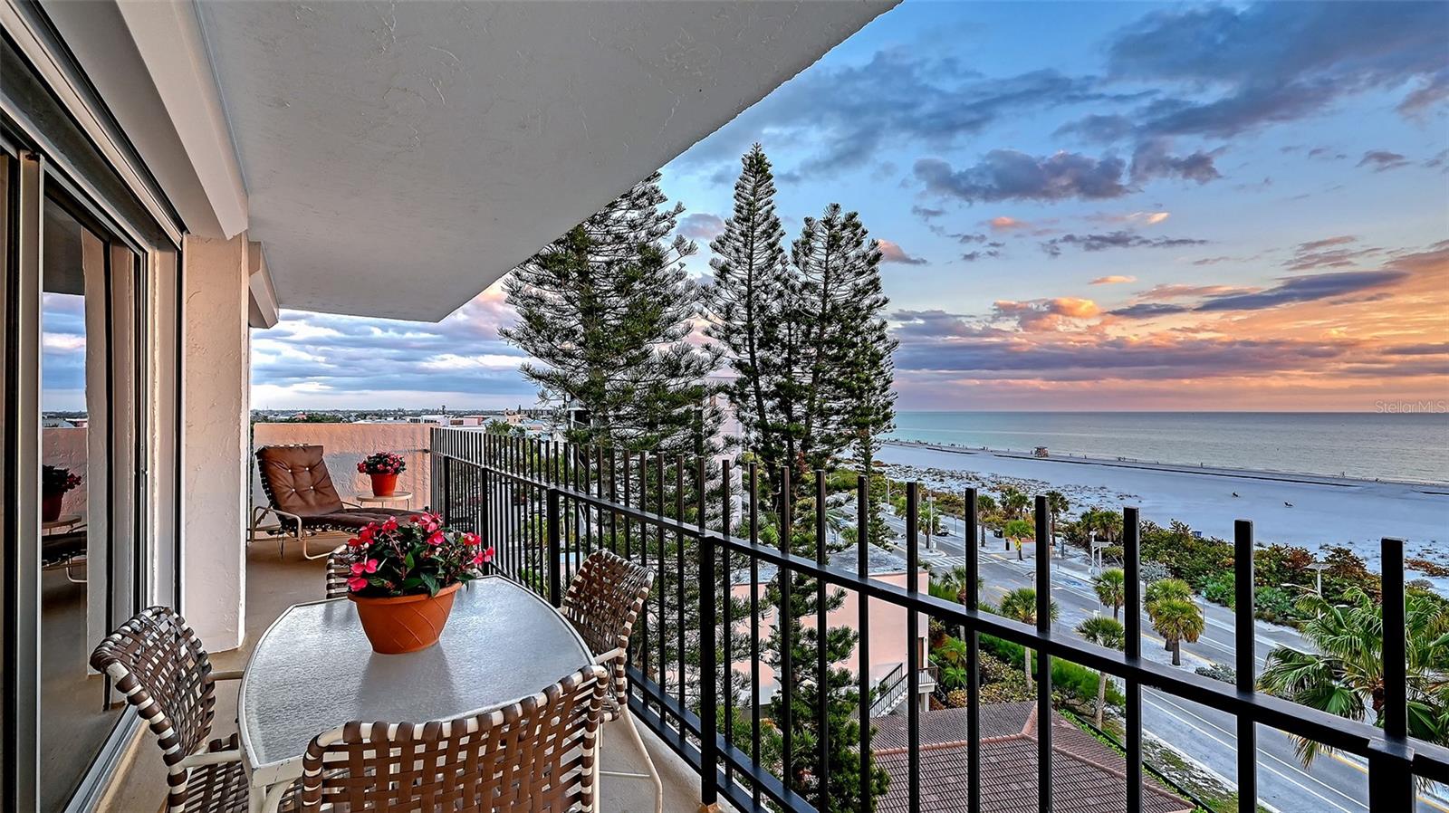 ST ARMAND TOWERS - Residential