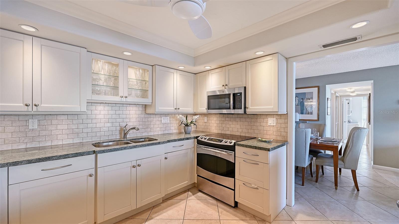 ST ARMAND TOWERS - Residential