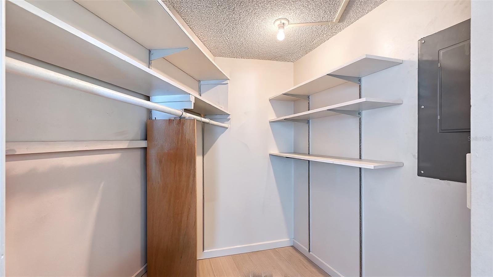 ST ARMAND TOWERS - Residential