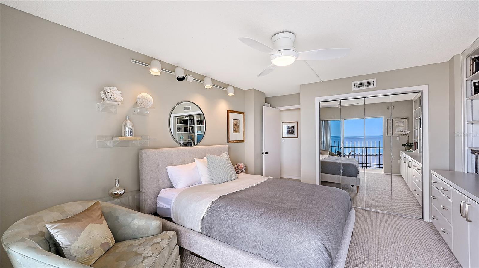 ST ARMAND TOWERS - Residential