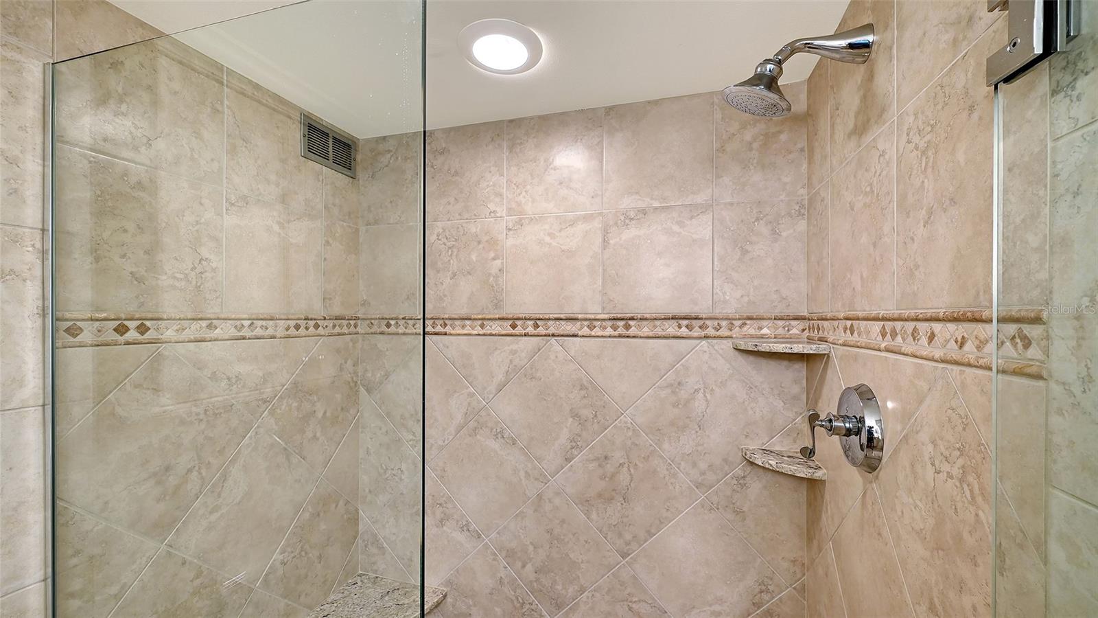 ST ARMAND TOWERS - Residential