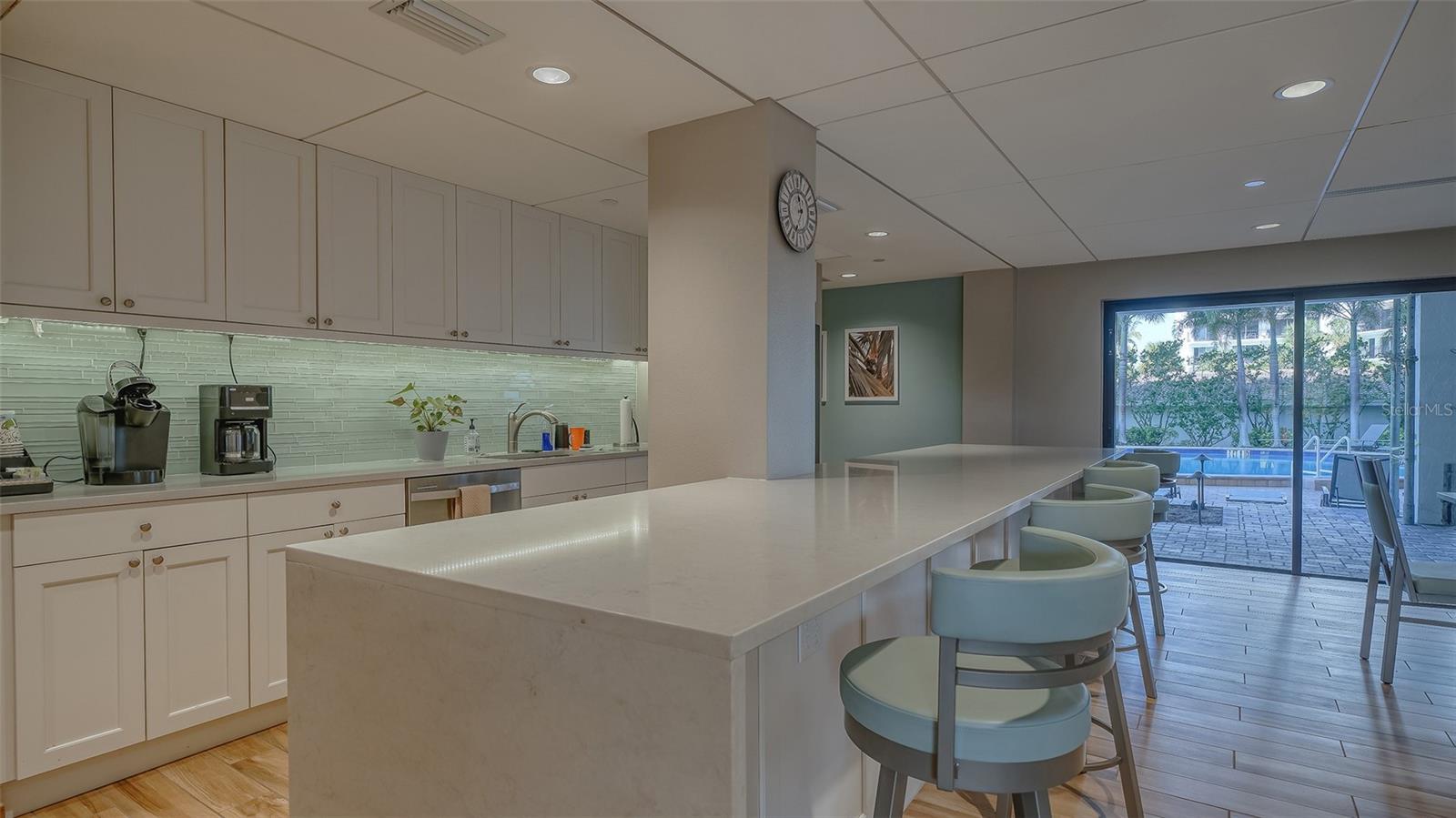 ST ARMAND TOWERS - Residential