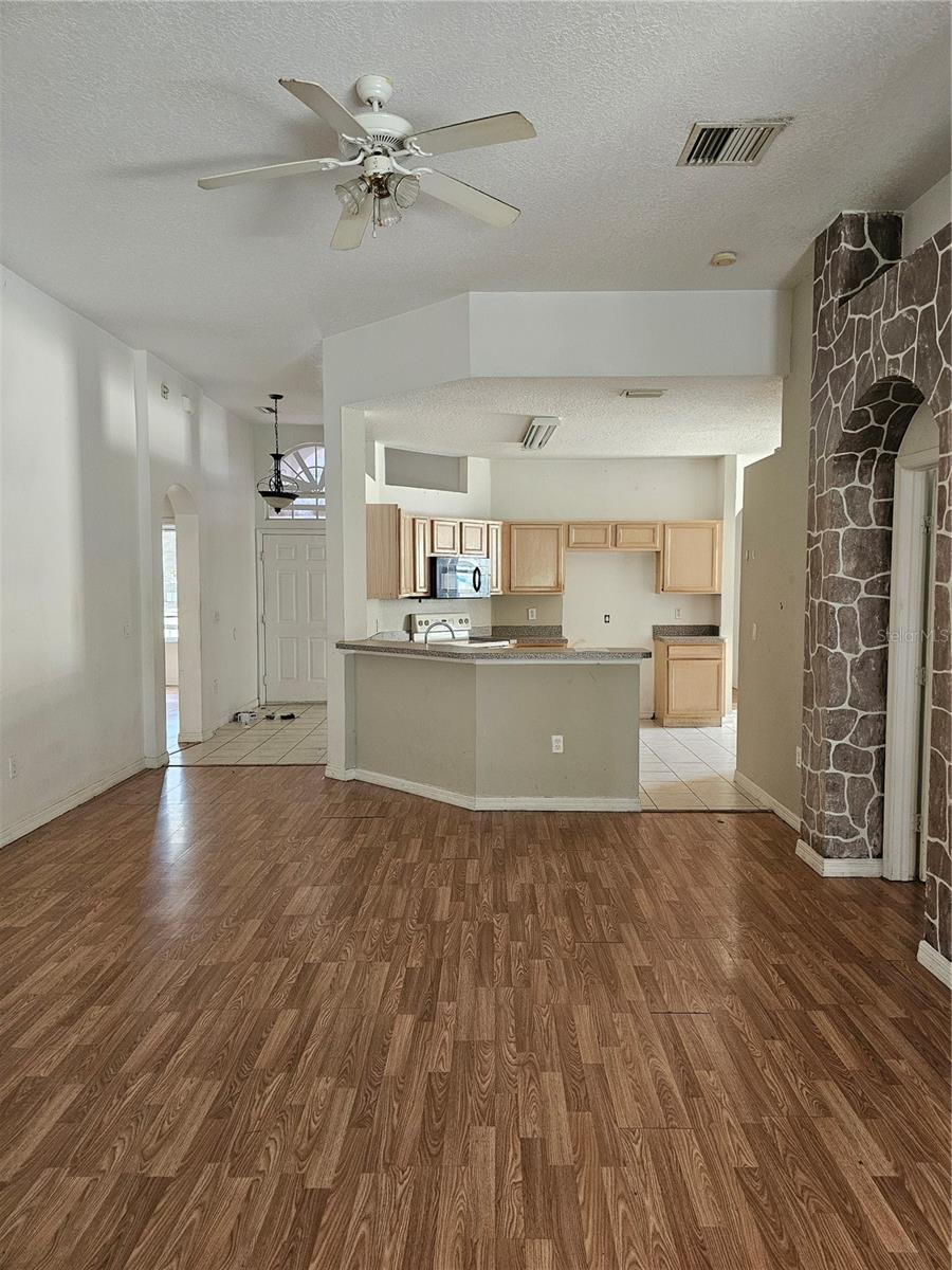 CALABAY PARC AT TOWER LAKE - Residential