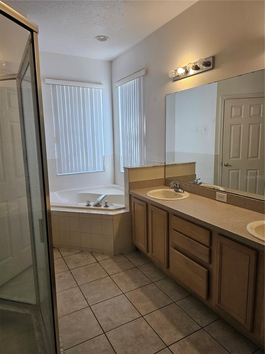 CALABAY PARC AT TOWER LAKE - Residential