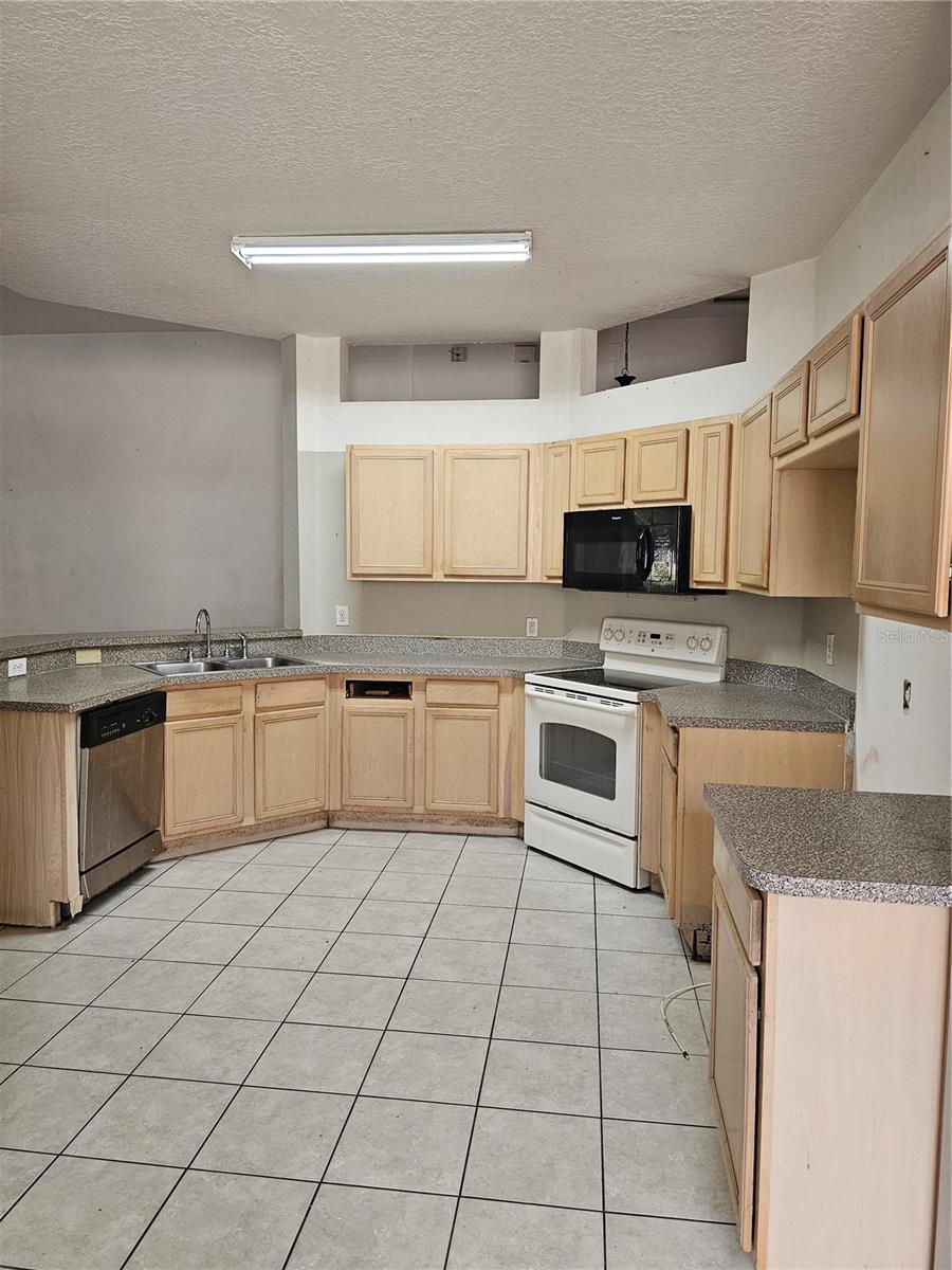 CALABAY PARC AT TOWER LAKE - Residential