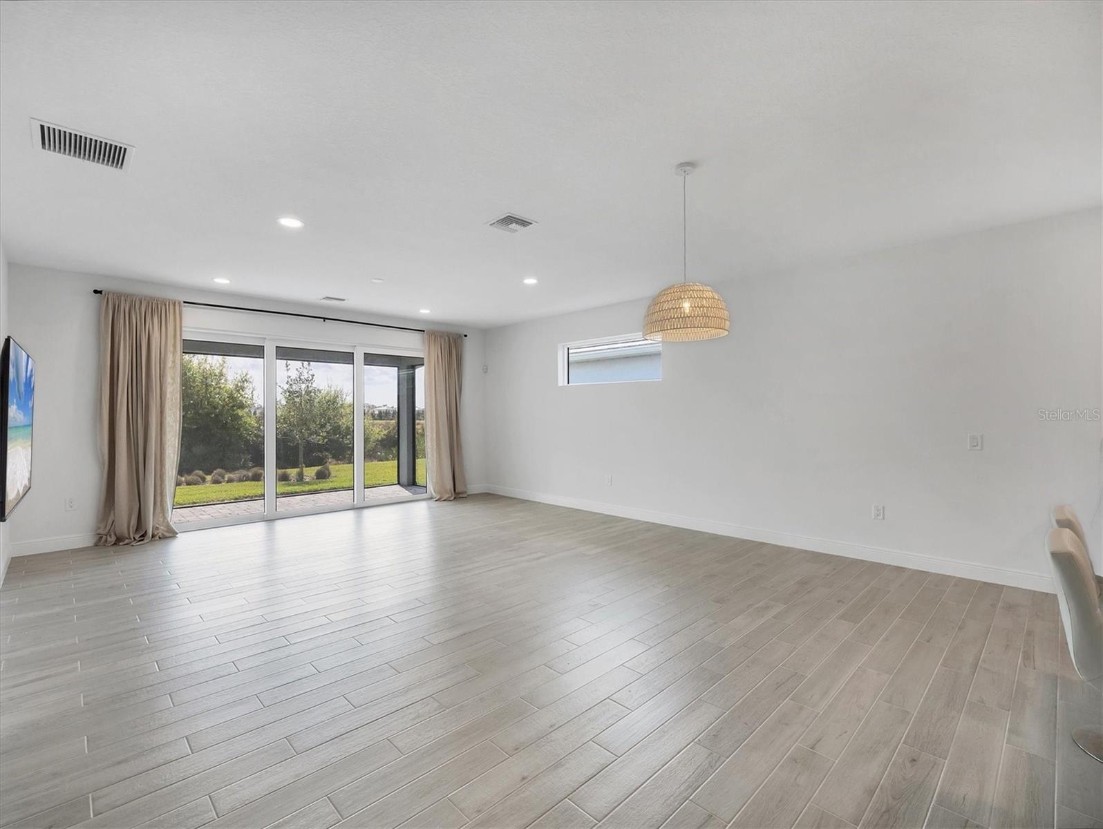 LAKEHOUSE COVE/WATERSIDE PH 5 - Residential