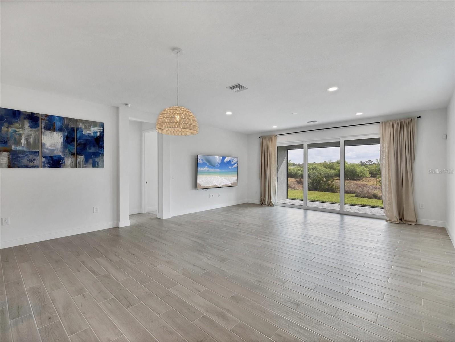 LAKEHOUSE COVE/WATERSIDE PH 5 - Residential