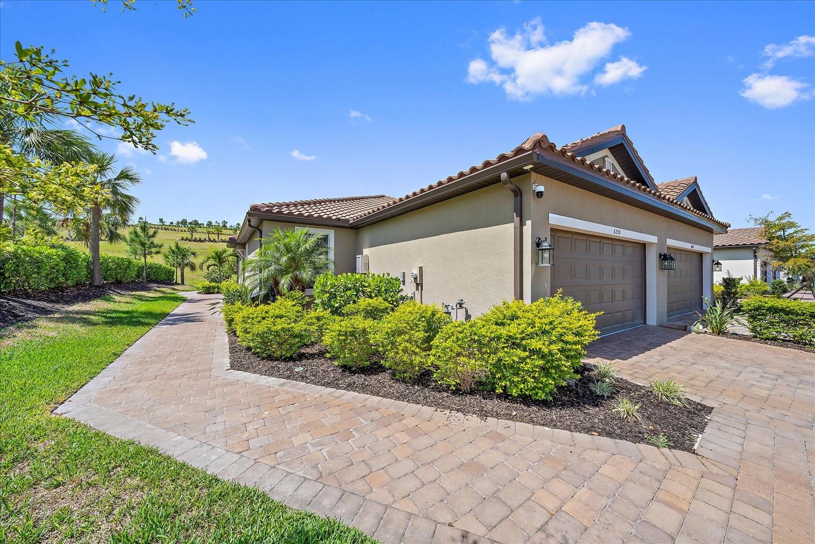 6250 GRANDVIEW HILL COURT