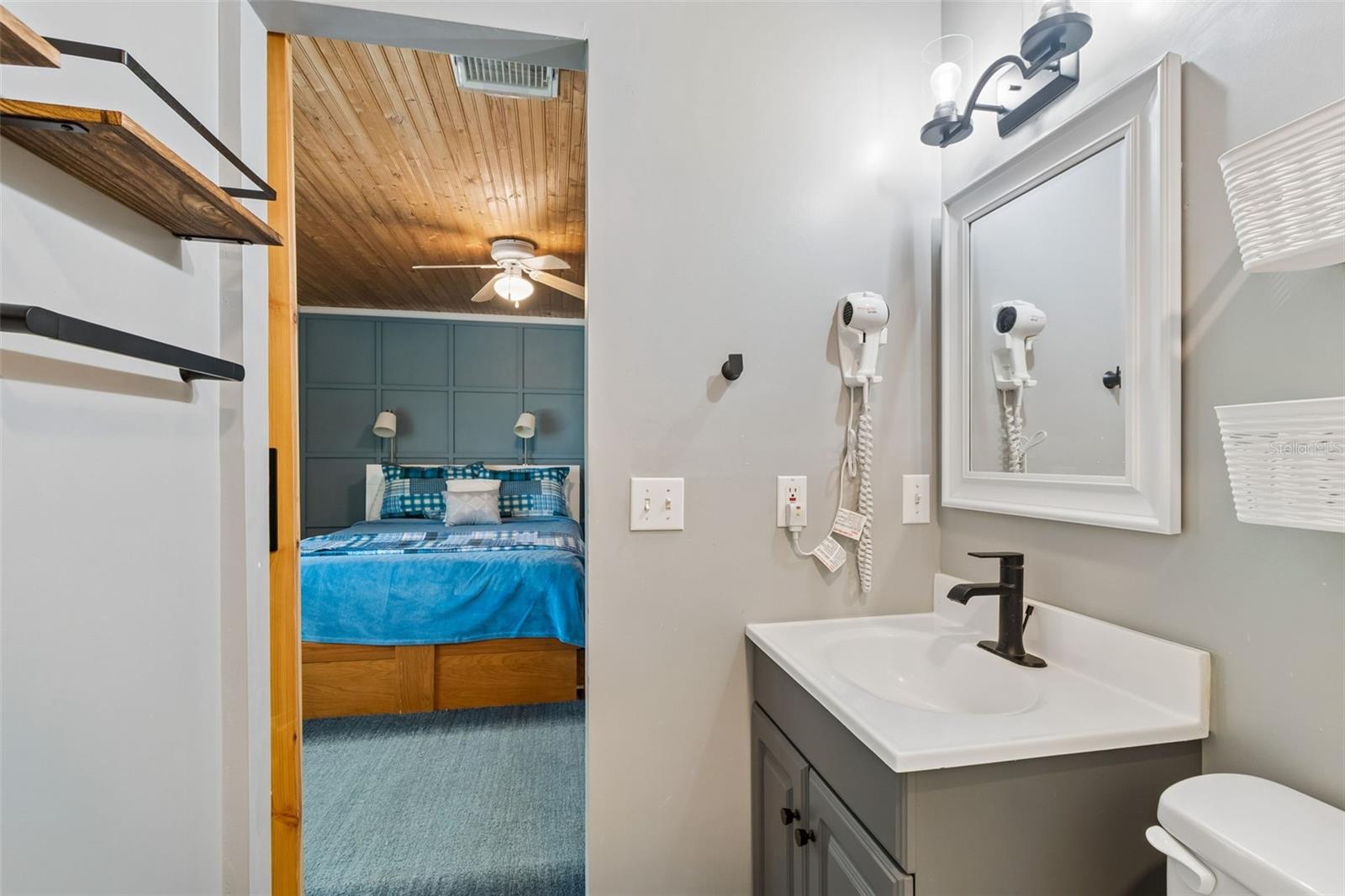 BRIDGEWATER TWNHMS - Residential