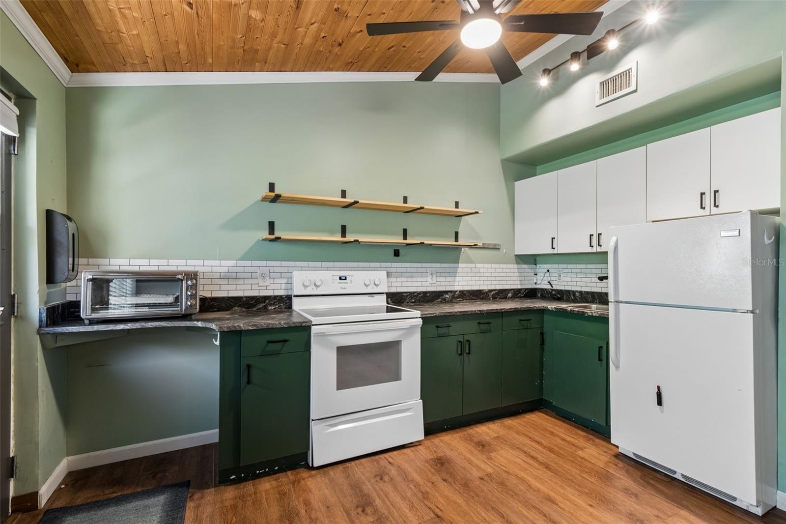 BRIDGEWATER TWNHMS - Residential