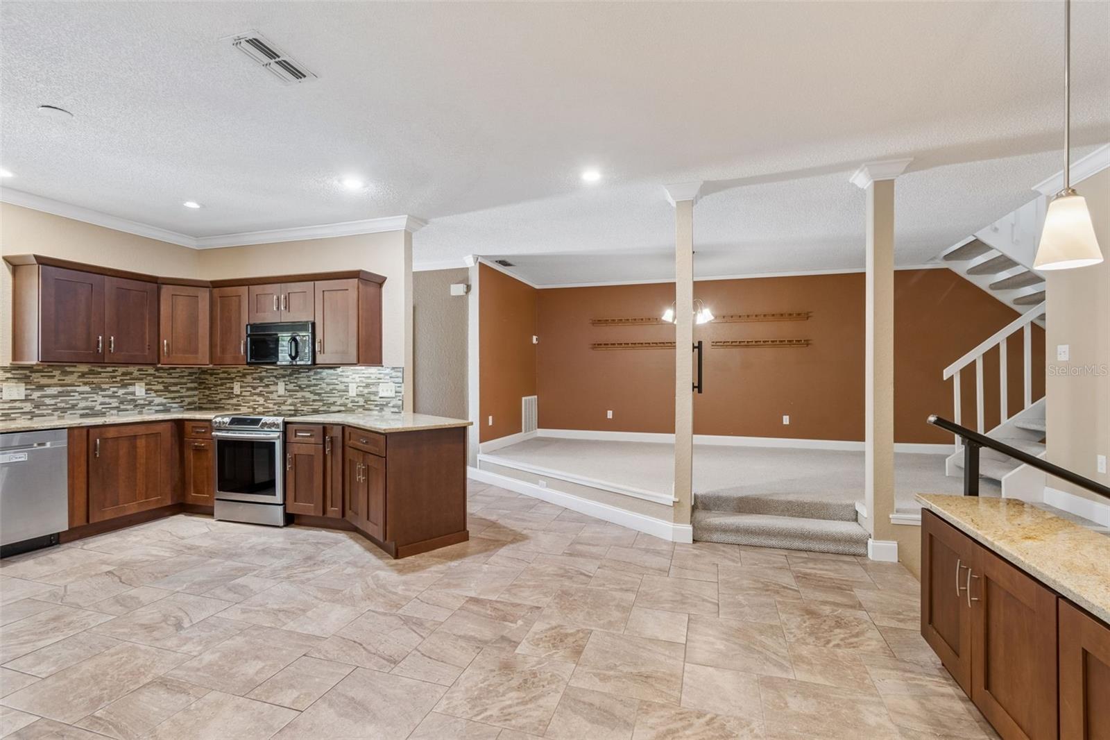 BRIDGEWATER TWNHMS - Residential