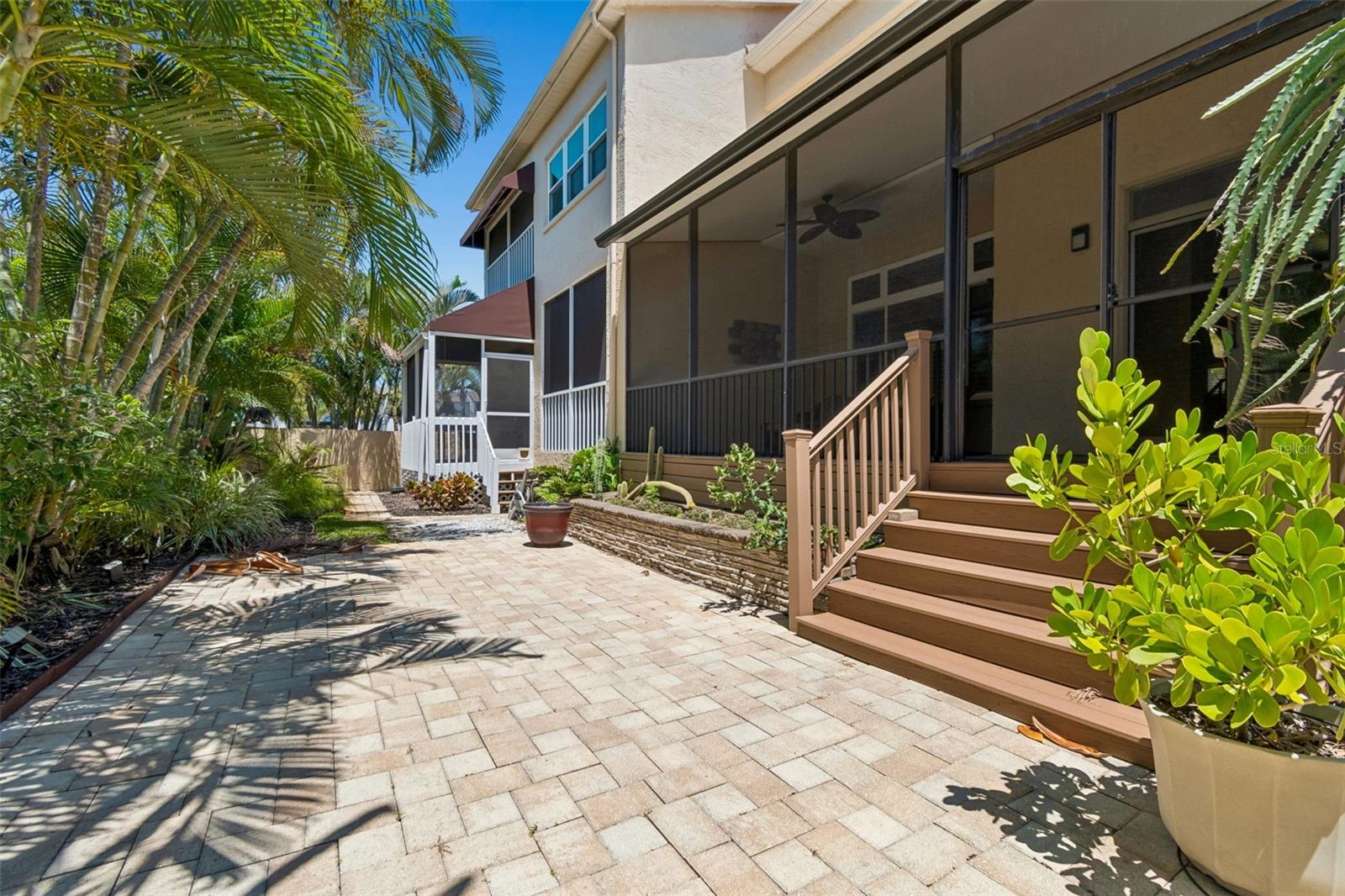 BRIDGEWATER TWNHMS - Residential