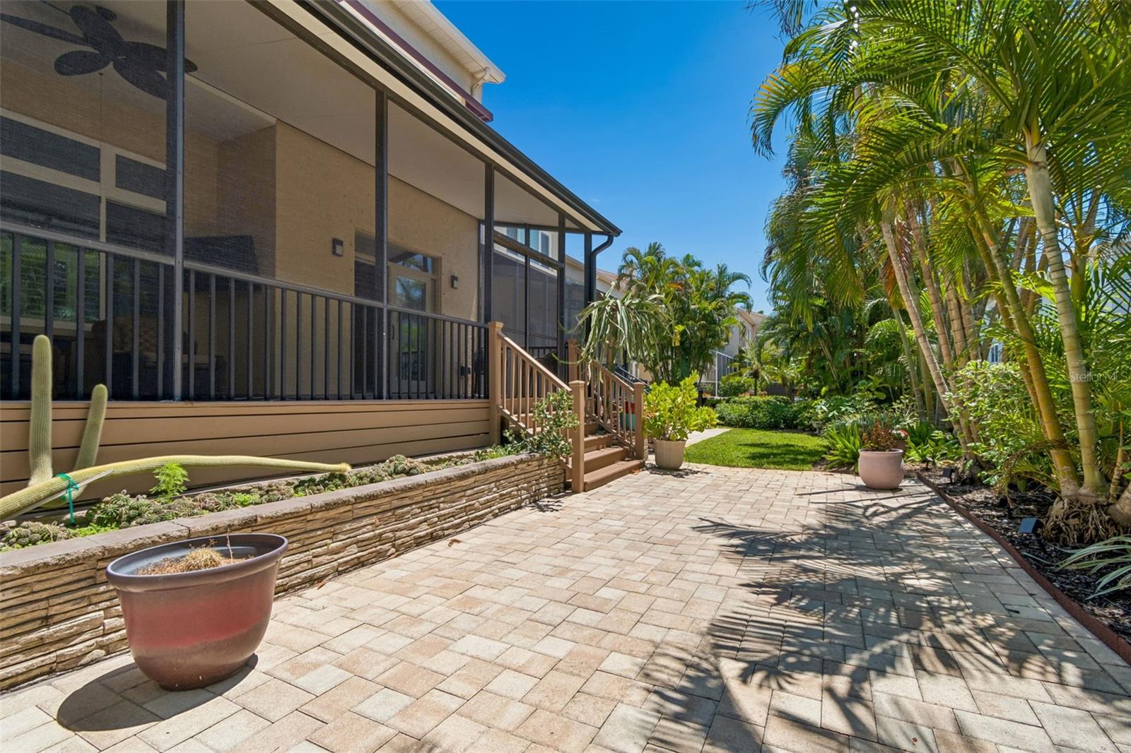 BRIDGEWATER TWNHMS - Residential