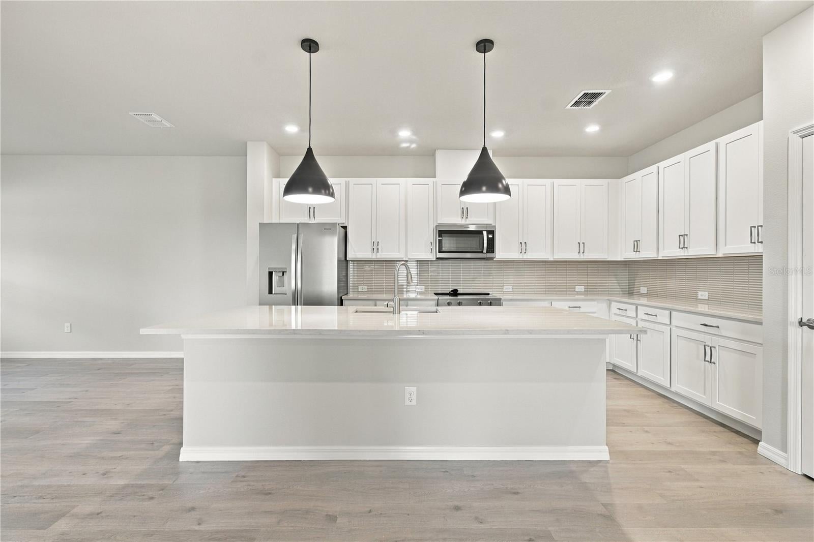 634 KINGSWOOD COURT