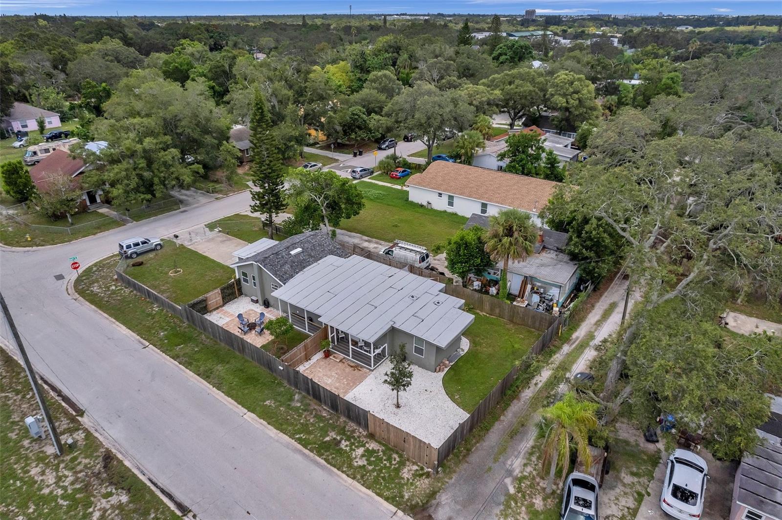 ST PETERSBURG INVESTMENT COS ADD TO OAK PARK - Residential Lease