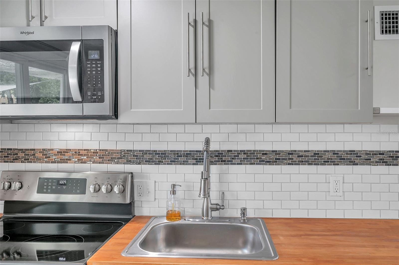 ST PETERSBURG INVESTMENT COS ADD TO OAK PARK - Residential Lease