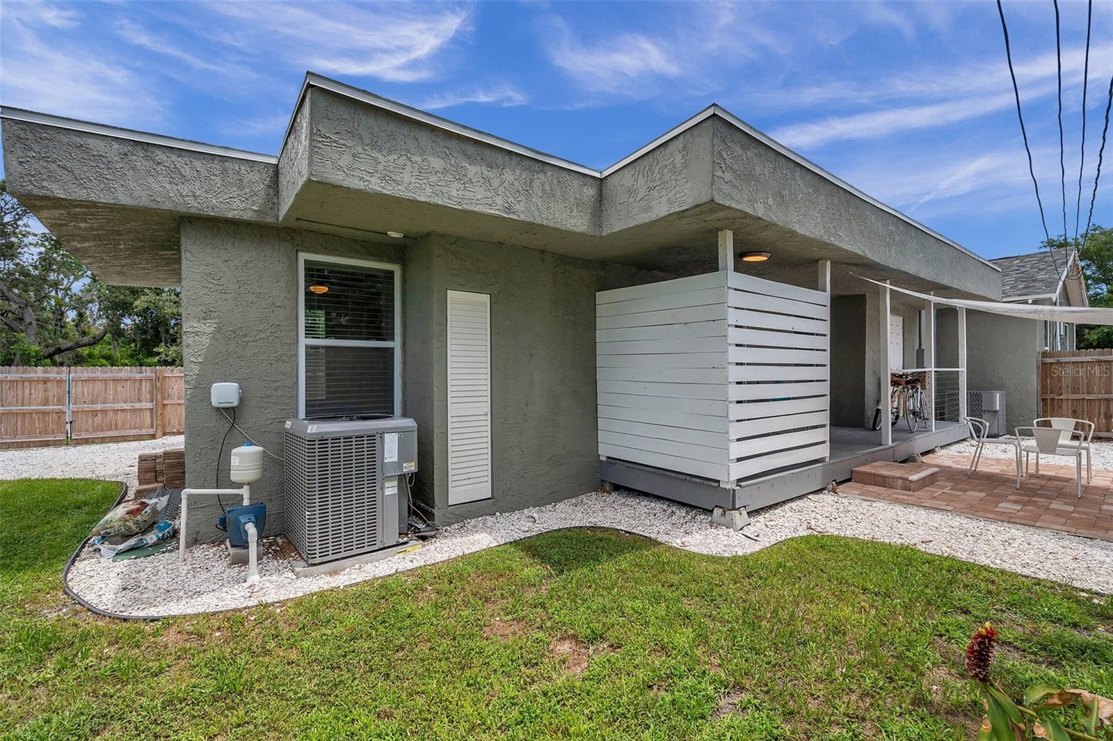 ST PETERSBURG INVESTMENT COS ADD TO OAK PARK - Residential Lease