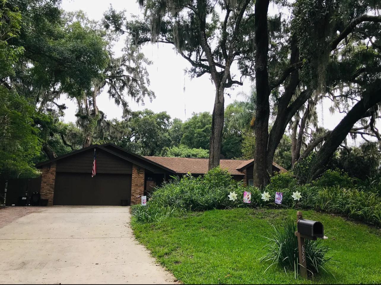 Charming 3-bedroom, 2-bath home located in the desirable city of Apopka, set on a spacious corner lot surrounded by nature. Impeccably maintained—you’ll be pleasantly surprised. Enjoy outdoor living with a private pool, spa, and screened-in lanai nestled under mature oak trees. Inside, the home features vaulted ceilings with exposed wood beams, hardwood floors, a renovated kitchen, and a cozy brick fireplace that adds a unique touch. With low HOA fees and an excellent location close to schools, shopping, and major roadways, this gem is move-in ready and full of character.
Don’t miss out—it won’t last long!