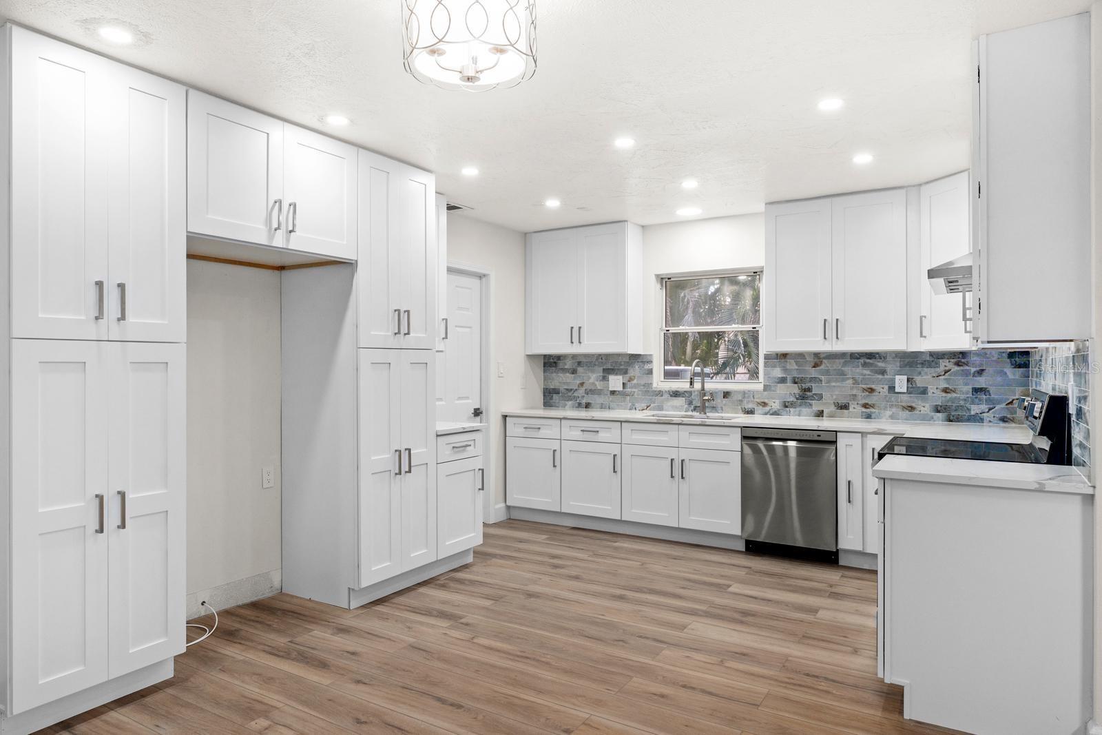 OVERLOOK DRIVE ESTATE - Residential