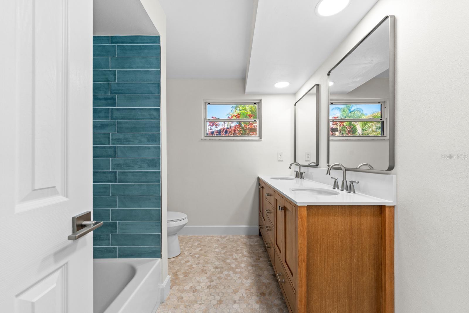 OVERLOOK DRIVE ESTATE - Residential