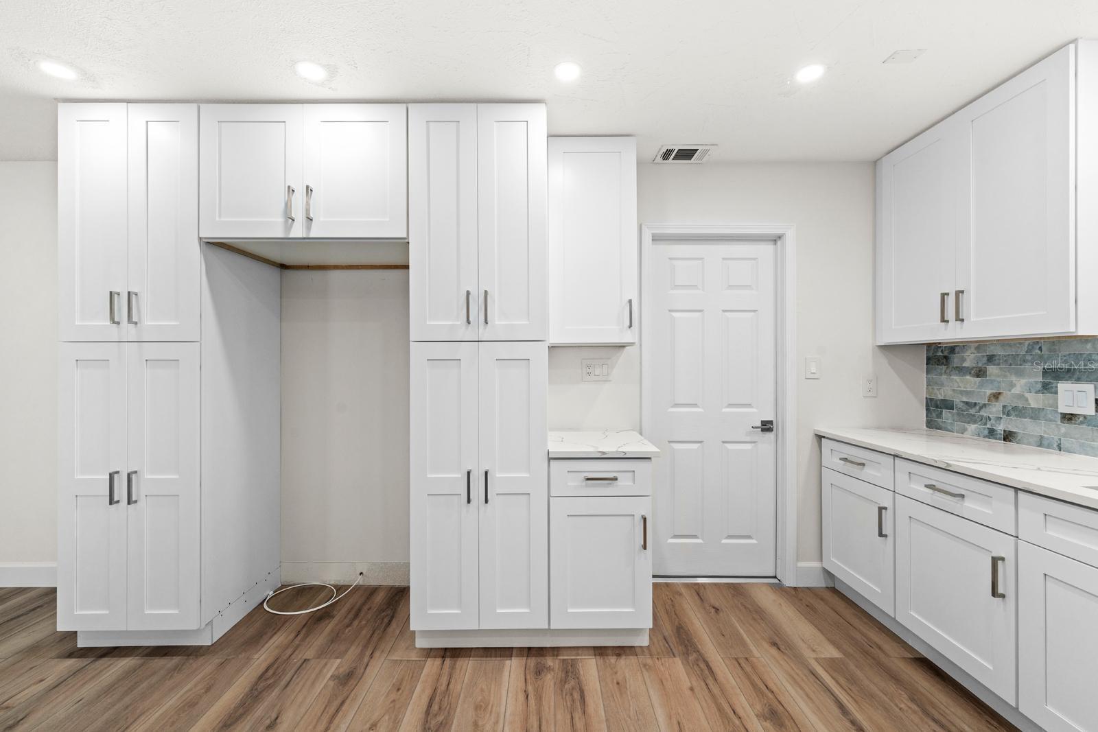 OVERLOOK DRIVE ESTATE - Residential