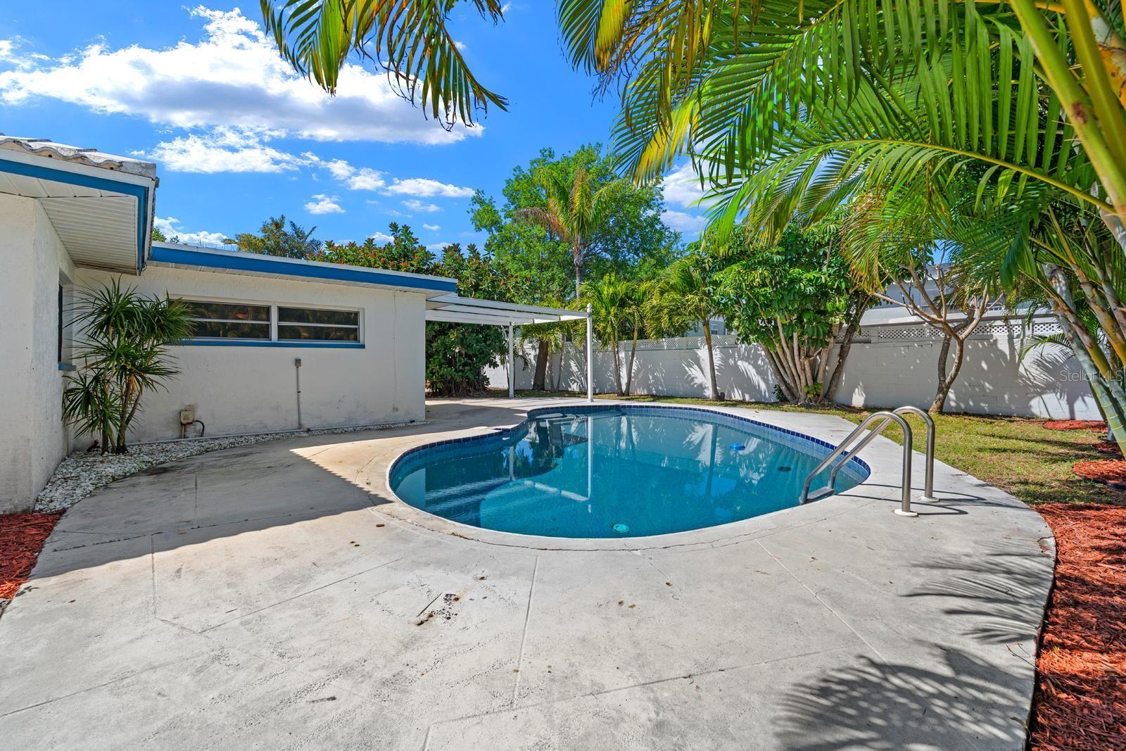 OVERLOOK DRIVE ESTATE - Residential