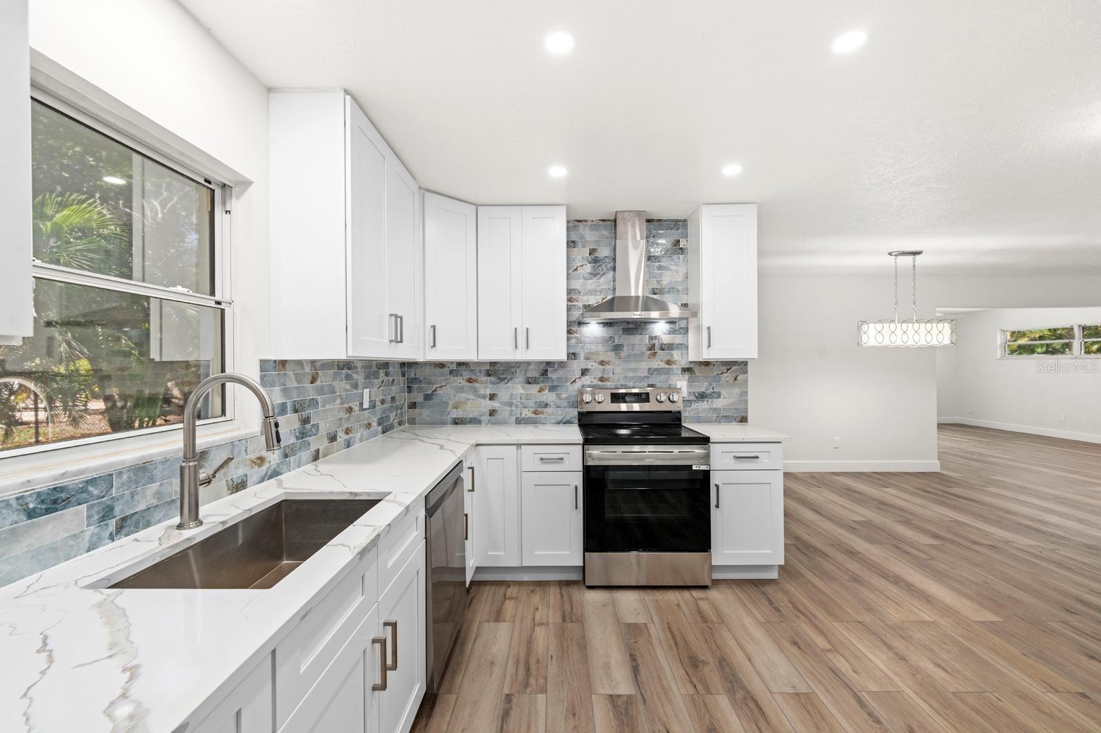 OVERLOOK DRIVE ESTATE - Residential