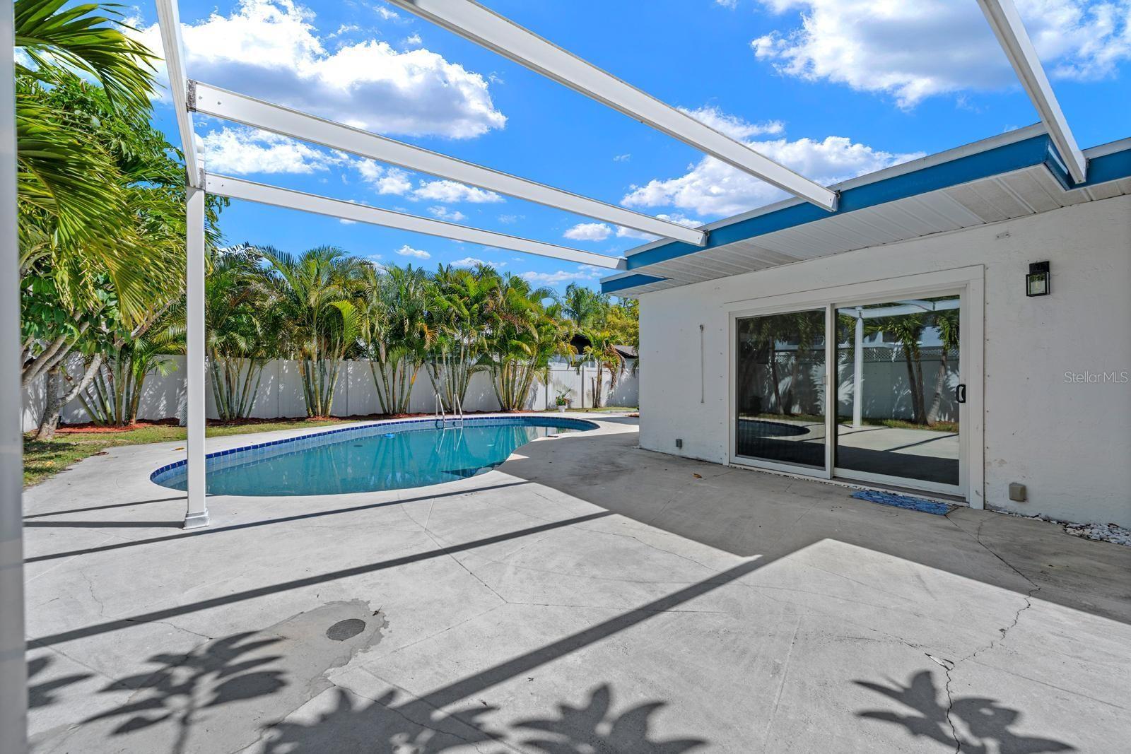 OVERLOOK DRIVE ESTATE - Residential