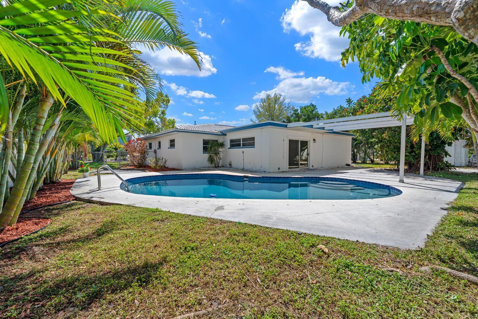 OVERLOOK DRIVE ESTATE - Residential