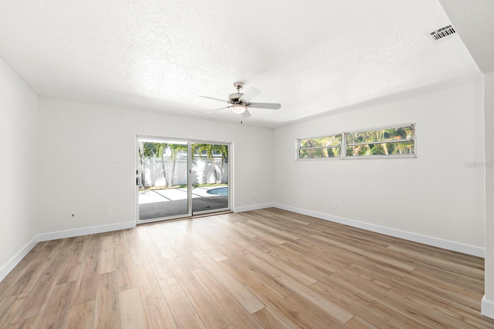 OVERLOOK DRIVE ESTATE - Residential